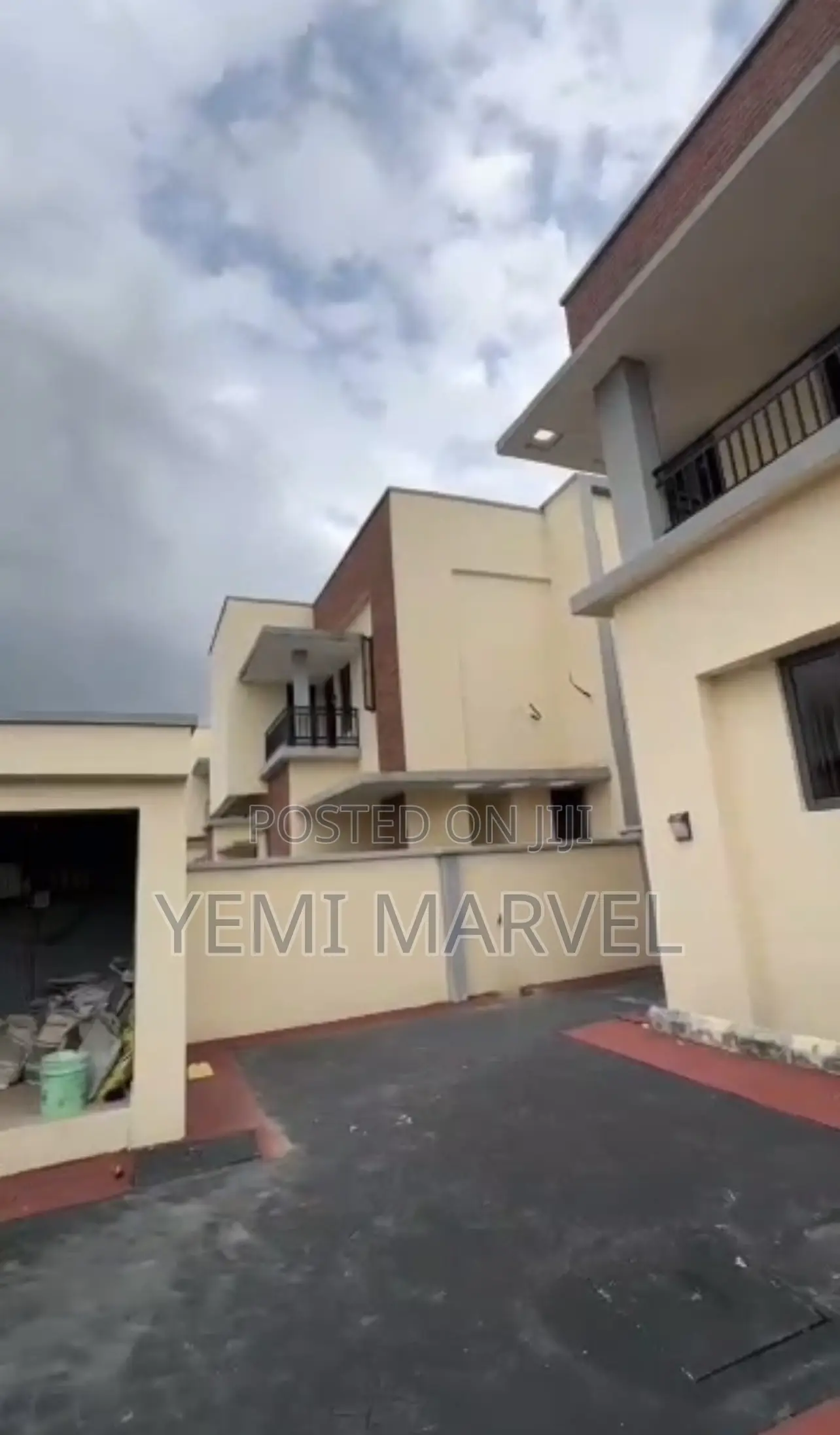 3bdrm Duplex in Moor Plantation Gra, for sale in Oluyole Estate