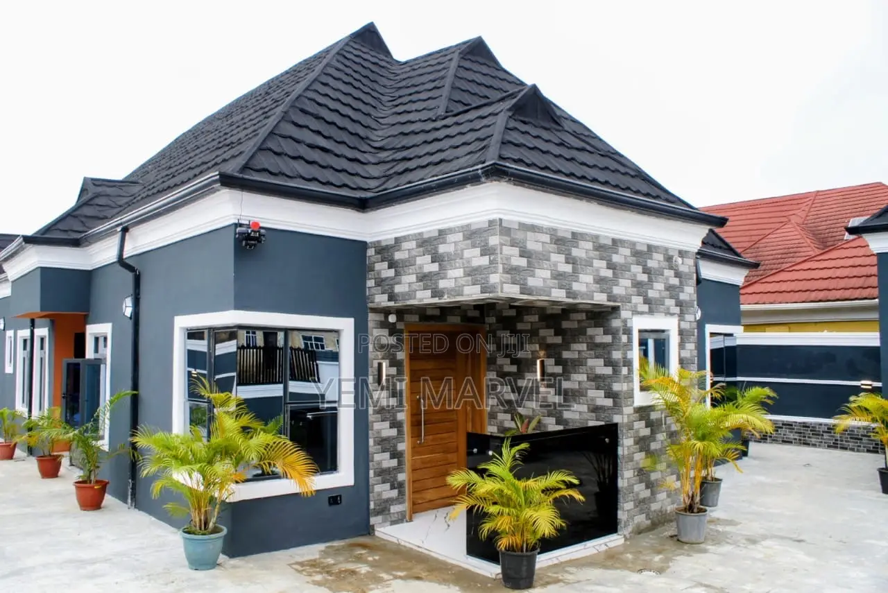 4bdrm Bungalow in Ajila Road, Opposite, Akala Express for sale in Akala Express