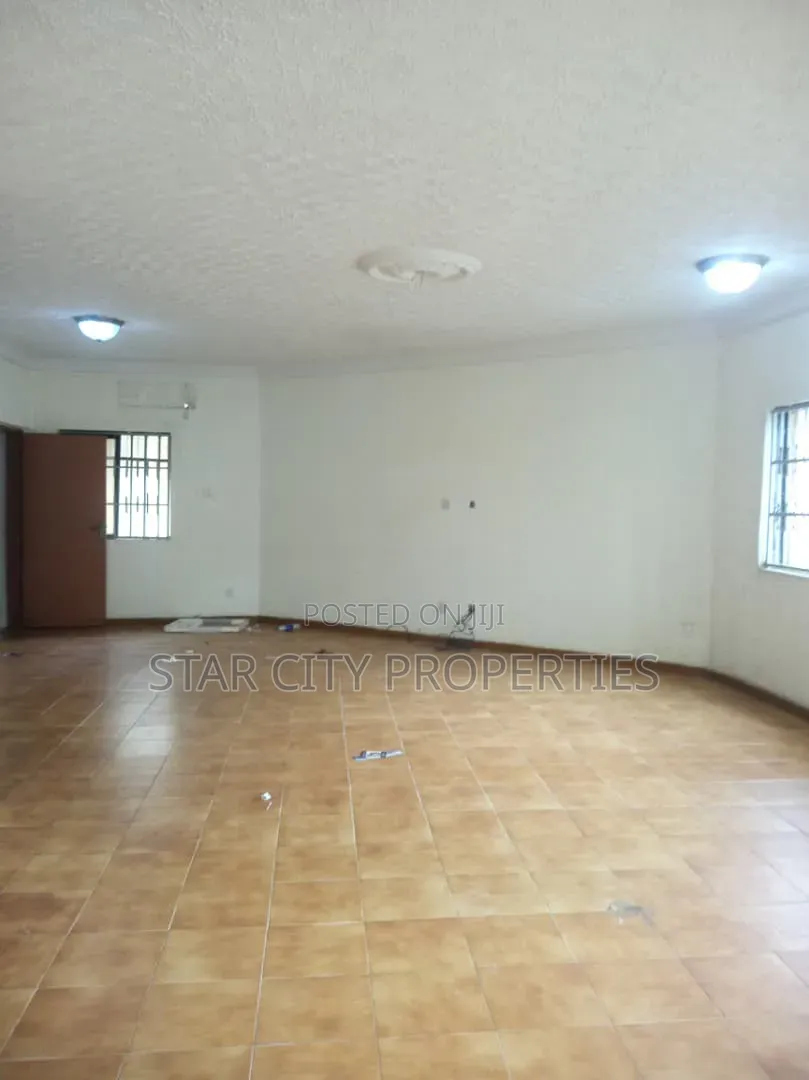 3bdrm Apartment in Ikeja Gra for rent in Ikeja GRA