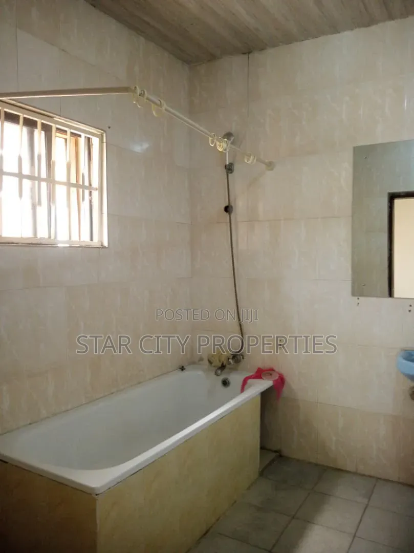 3bdrm Apartment in Ikeja Gra for rent in Ikeja GRA