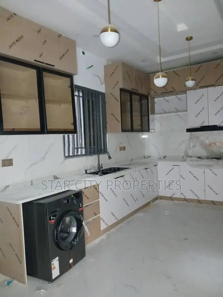 3bdrm Apartment in Ikeja Gra Lagos for rent in Ikeja GRA