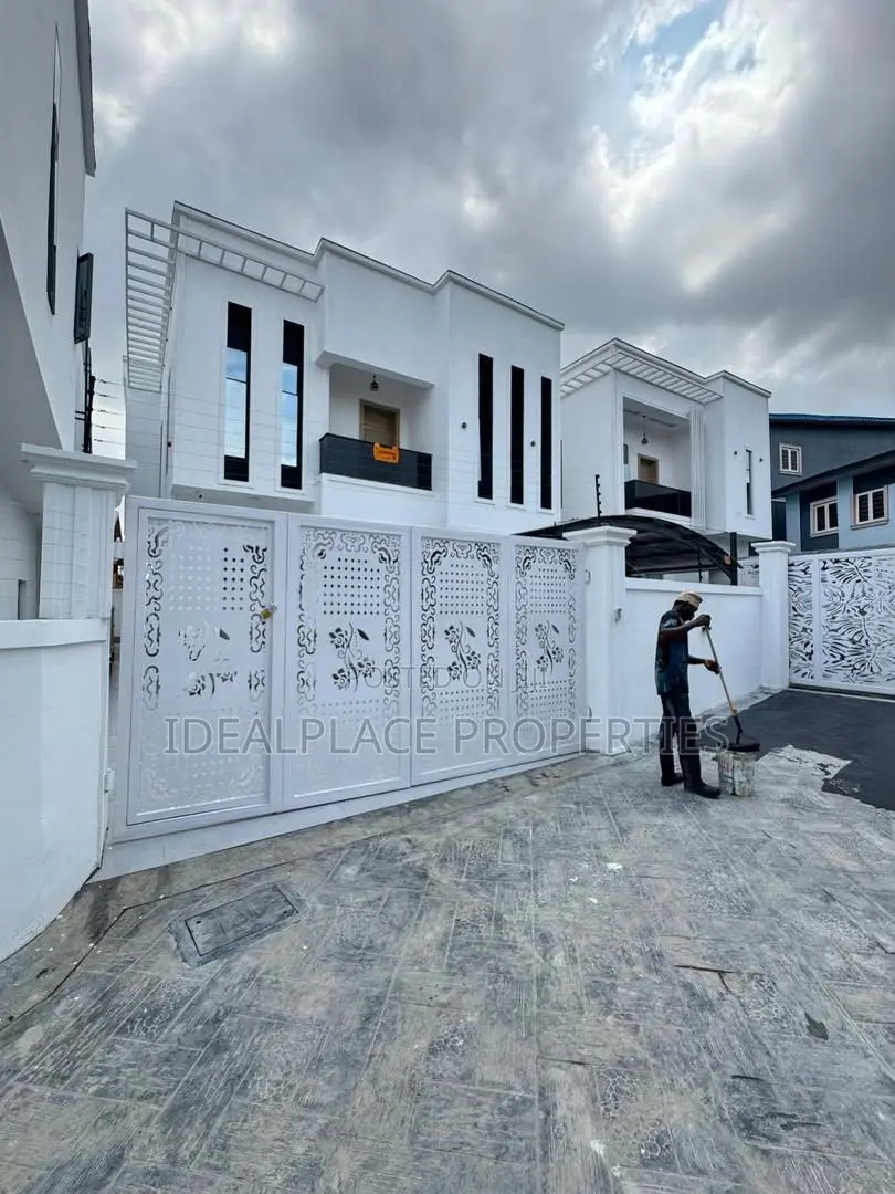 5bdrm Duplex in Omole Phase 1 for sale in Omole Phase 1