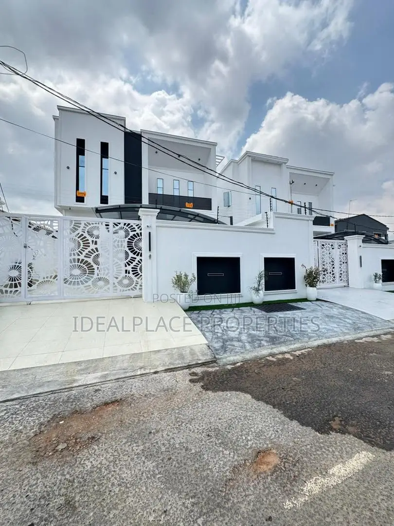 5bdrm Duplex in Omole Phase 1 for sale in Omole Phase 1
