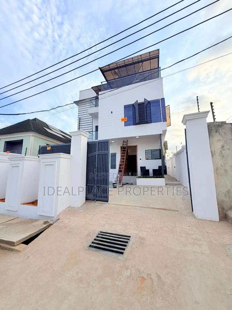 5bdrm Duplex in Aguda / Ogba for sale in Aguda / Ogba
