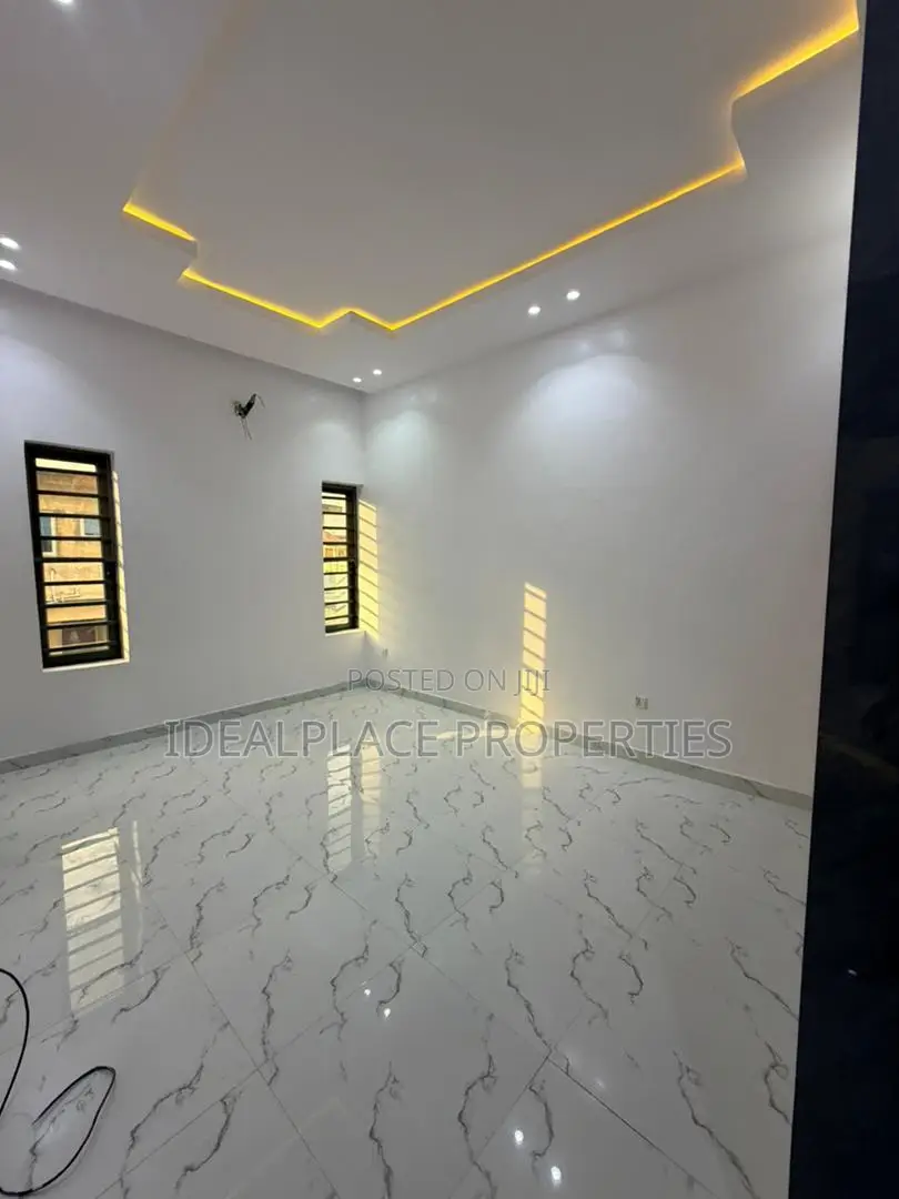 5bdrm Duplex in Aguda / Ogba for sale in Aguda / Ogba
