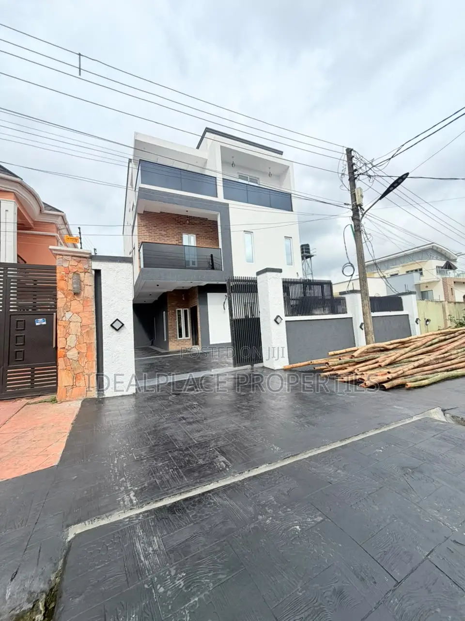 5bdrm Duplex in GRA Phase 2 Shangisha for sale in GRA Phase 2 Shangisha