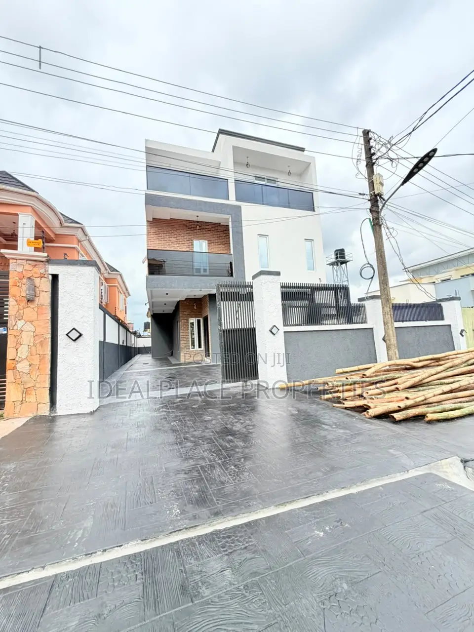 5bdrm Duplex in GRA Phase 2 Shangisha for sale in GRA Phase 2 Shangisha