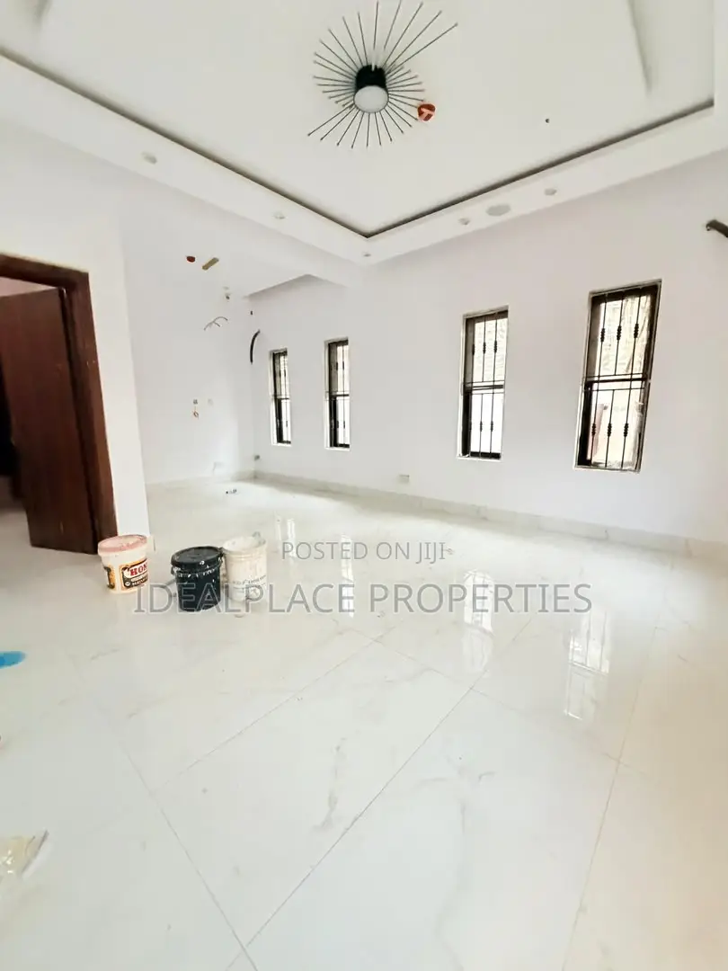 4bdrm Duplex in Eric Moore for sale in Eric Moore