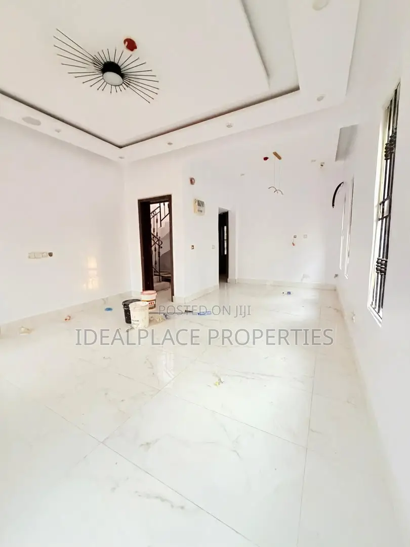 4bdrm Duplex in Eric Moore for sale in Eric Moore