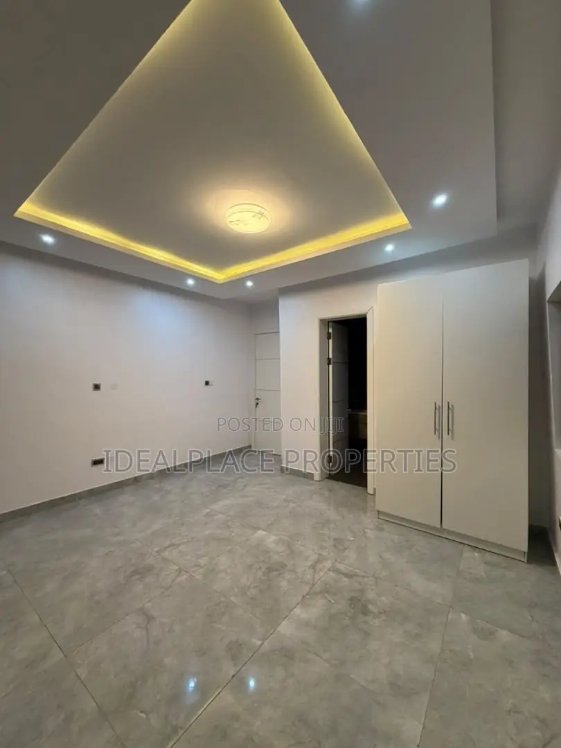 5bdrm Duplex in Ikate for sale in Ikate