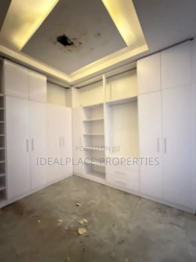 5bdrm Duplex in Ikate for sale in Ikate