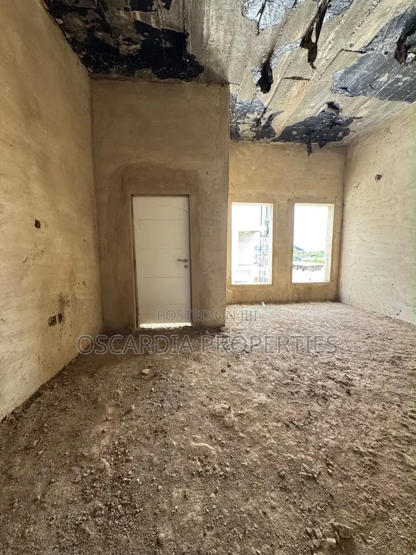4bdrm Duplex in Life Camp for sale in Life Camp