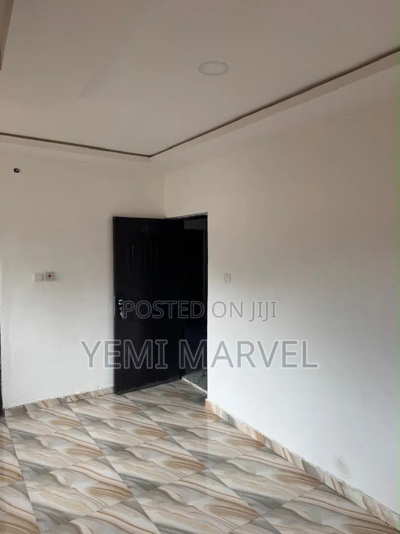3bdrm Block of Flats in Oluyole Estate, for rent in Oluyole Estate