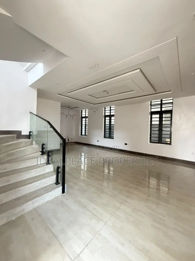 5bdrm Duplex in Lekki Phase 1 for sale in Lekki Phase 1