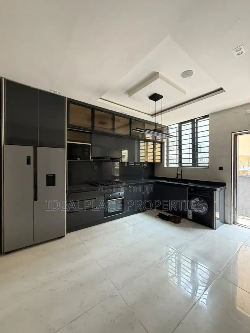 5bdrm Duplex in Lekki Phase 1 for sale in Lekki Phase 1