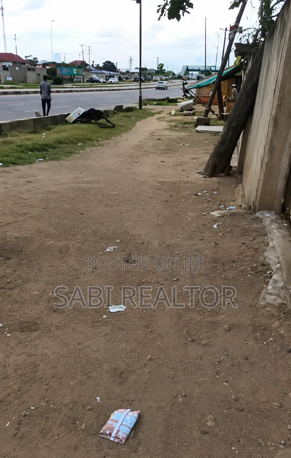 17Plots Along Lagos Abeokuta Expressway Pleasure Bus Stop Iyana Ipaja in Iyana Ipaja