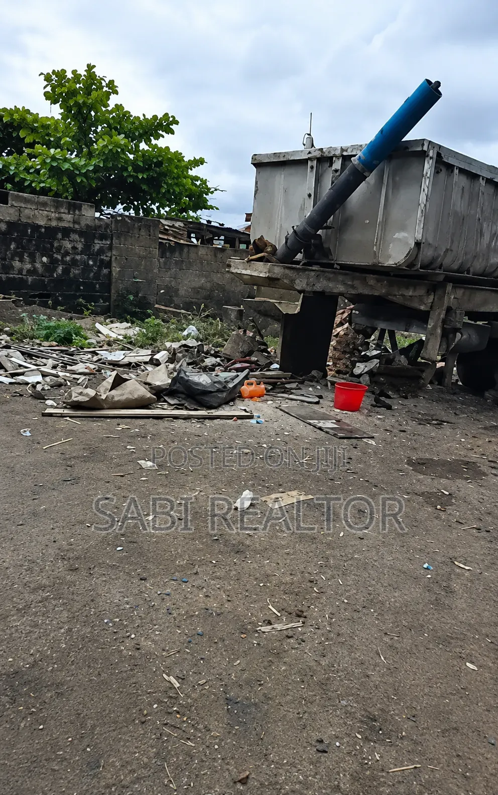 17Plots Along Lagos Abeokuta Expressway Pleasure Bus Stop Iyana Ipaja in Iyana Ipaja