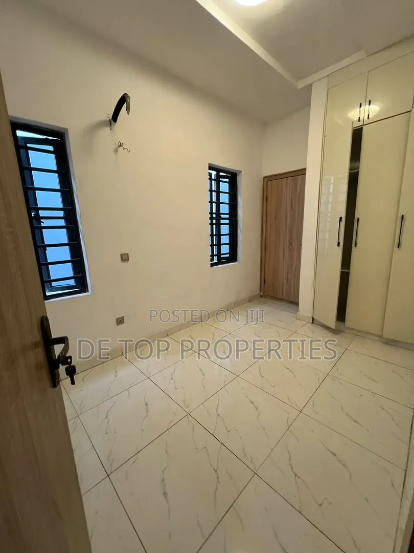 4bdrm Duplex in Ikota for rent in Ikota