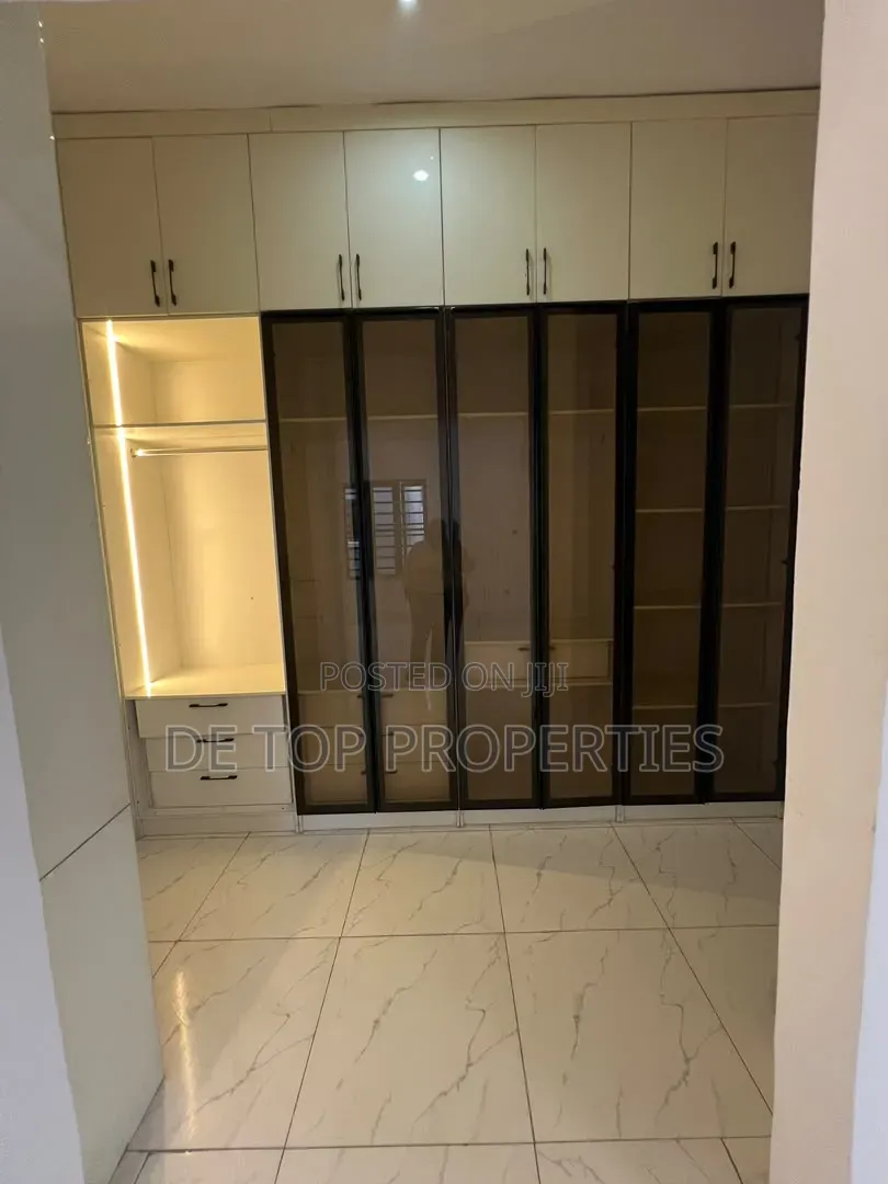4bdrm Duplex in Ikota for rent in Ikota