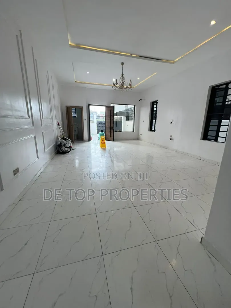 4bdrm Duplex in Ikota for rent in Ikota