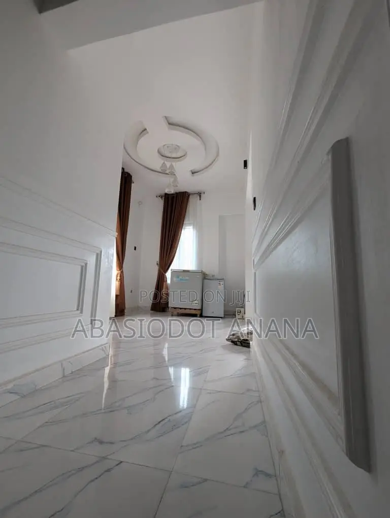 4bdrm Bungalow in Mbak Road, Uyo for sale in Uyo