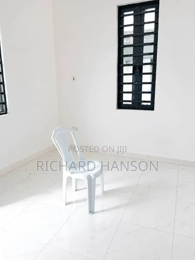 2bdrm Bungalow in Secured, Ogombo for sale in Ogombo