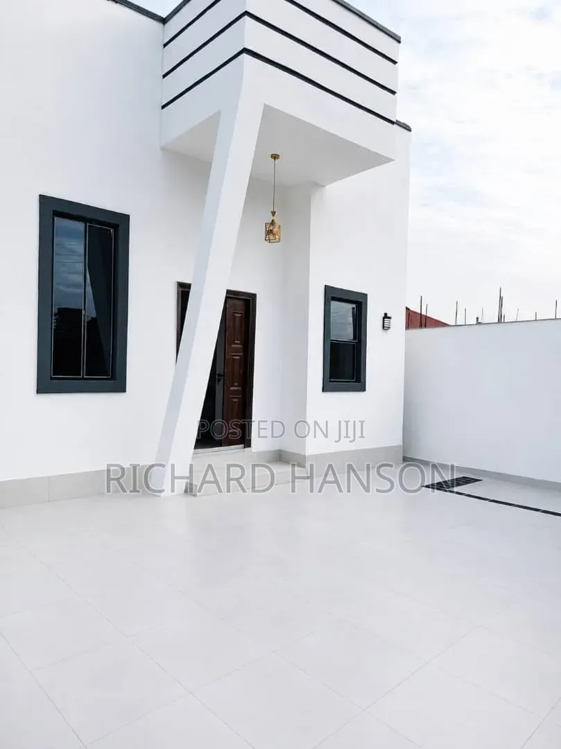 2bdrm Bungalow in Secured, Ogombo for sale in Ogombo