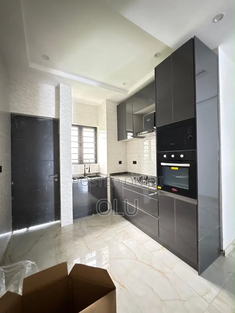 Furnished 2bdrm Block of Flats in Surulere Lagos State for sale in Aguda / Surulere