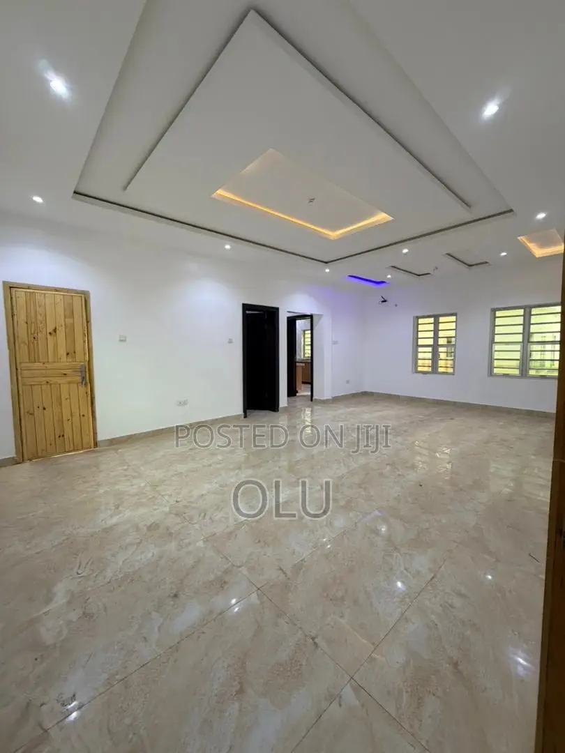 Furnished 3bdrm Block of Flats in Magodo Gra Ph2 for sale in GRA Phase 2 Shangisha