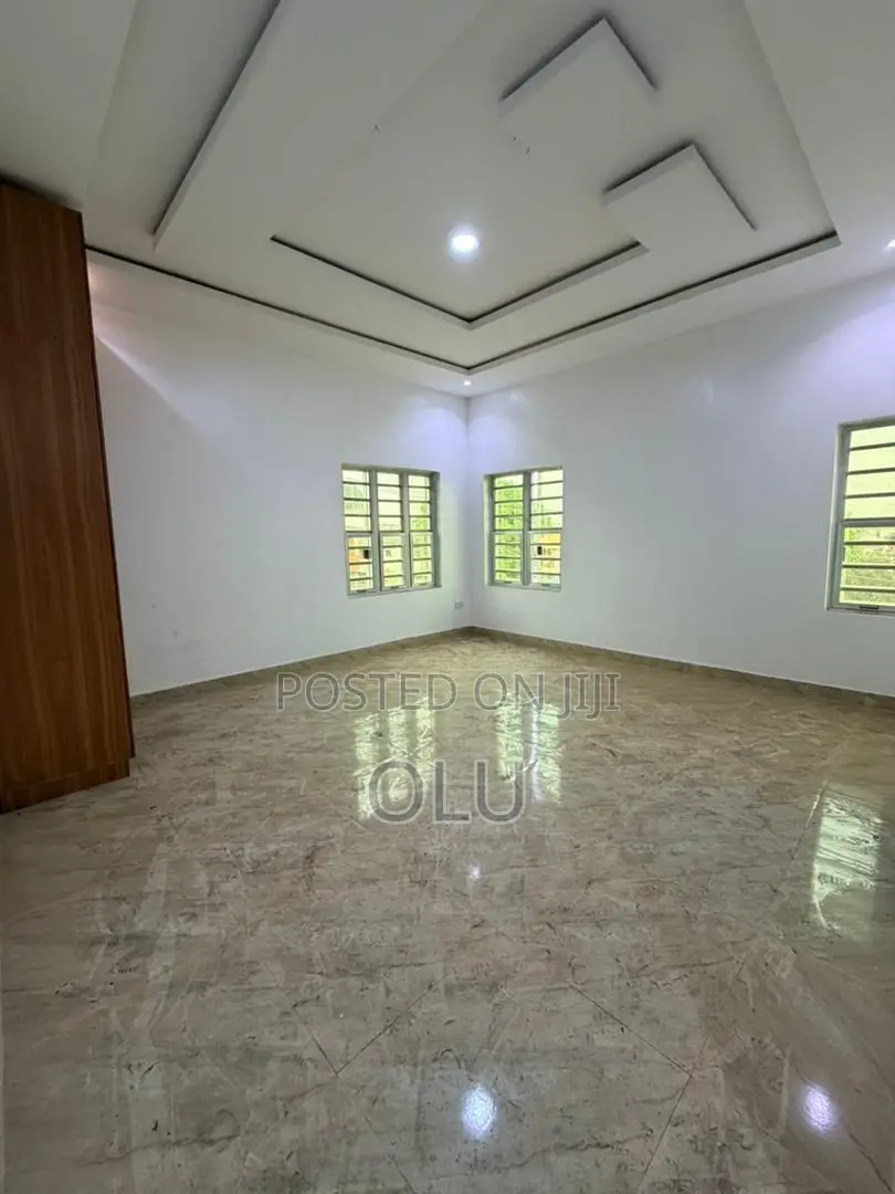 Furnished 3bdrm Block of Flats in Magodo Gra Ph2 for sale in GRA Phase 2 Shangisha
