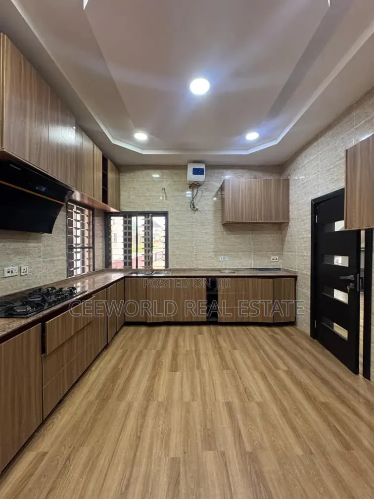 5bdrm Duplex in Lere Adigun Gra, Basorun for rent in Basorun
