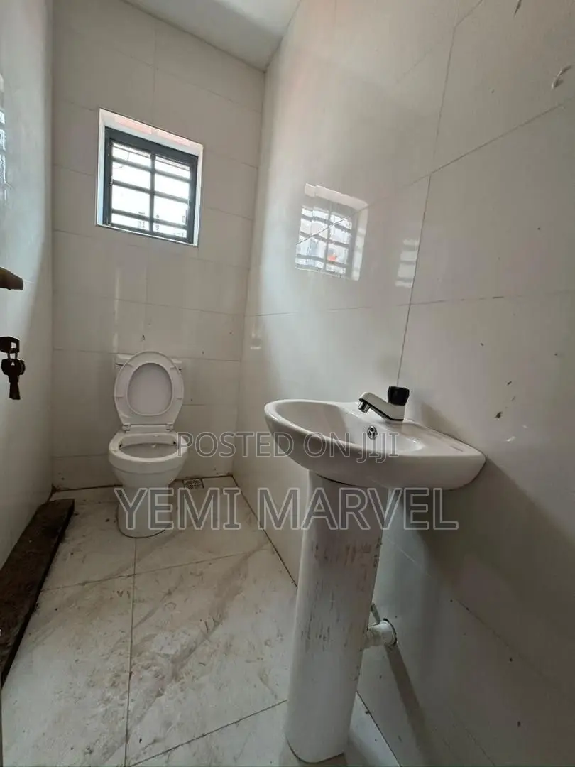 4bdrm Duplex in Onikoko Close, Agodi for rent in Agodi