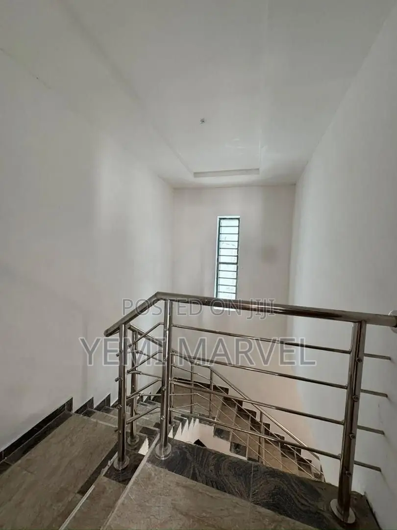 4bdrm Duplex in Onikoko Close, Agodi for rent in Agodi