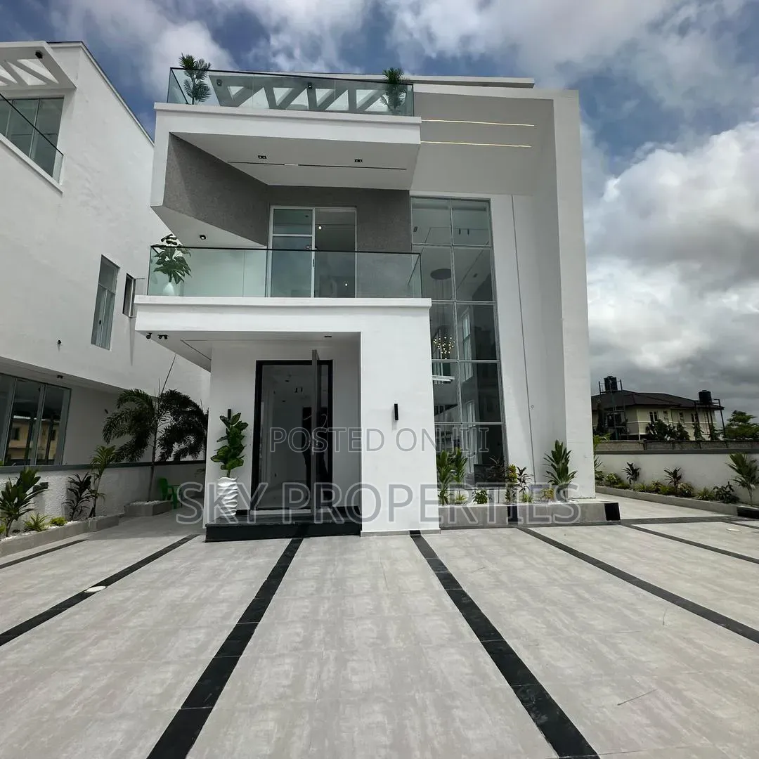 5bdrm Duplex in Ikate for sale in Ikate