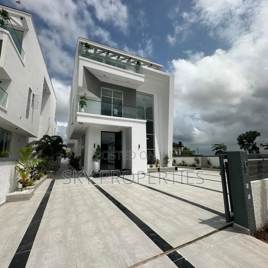 5bdrm Duplex in Ikate for sale in Ikate