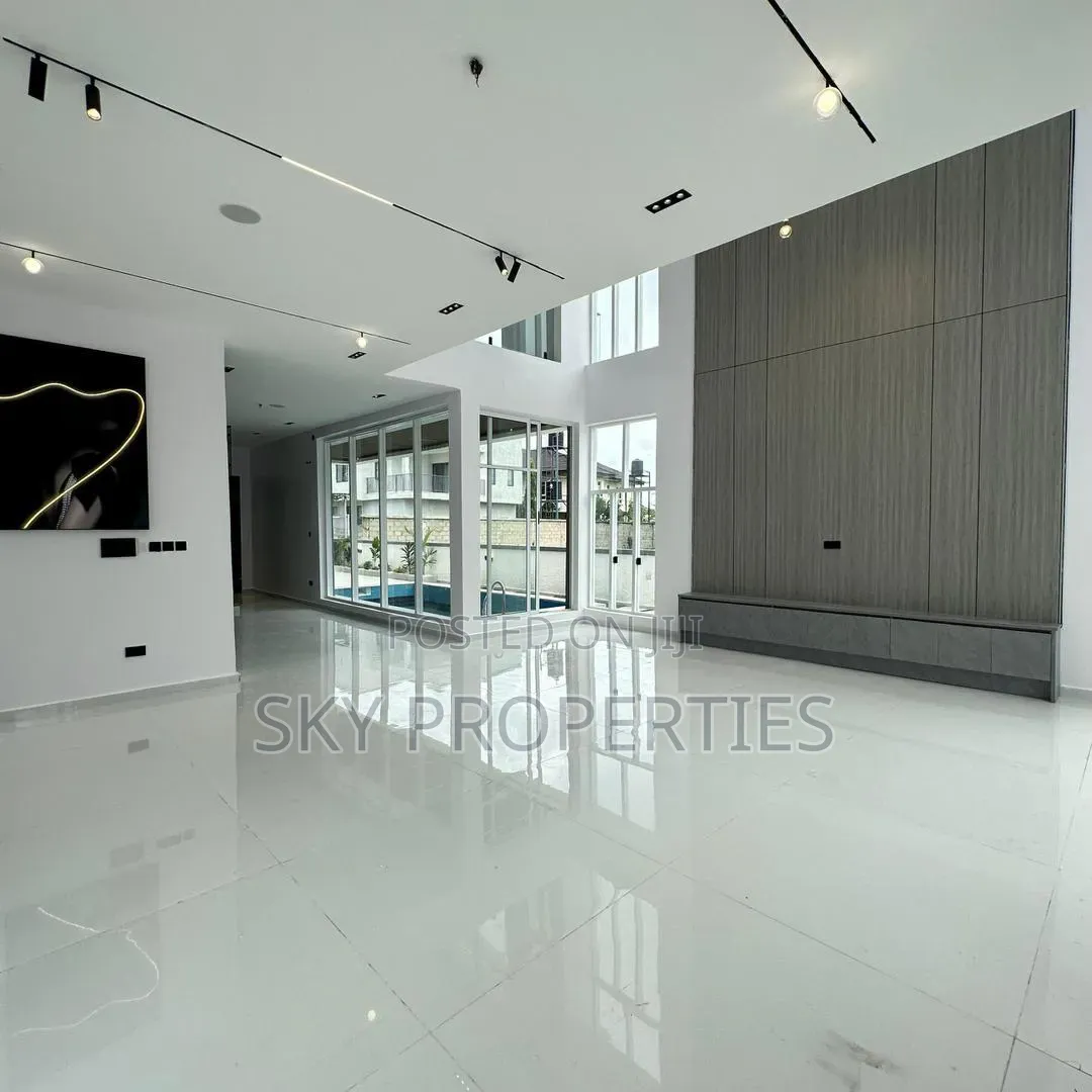 5bdrm Duplex in Ikate for sale in Ikate