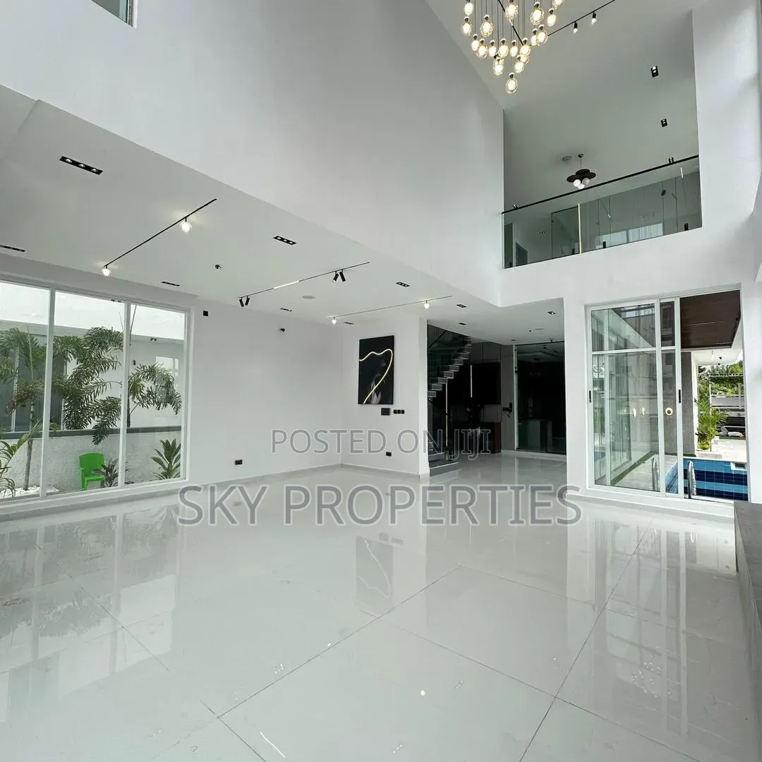 5bdrm Duplex in Ikate for sale in Ikate