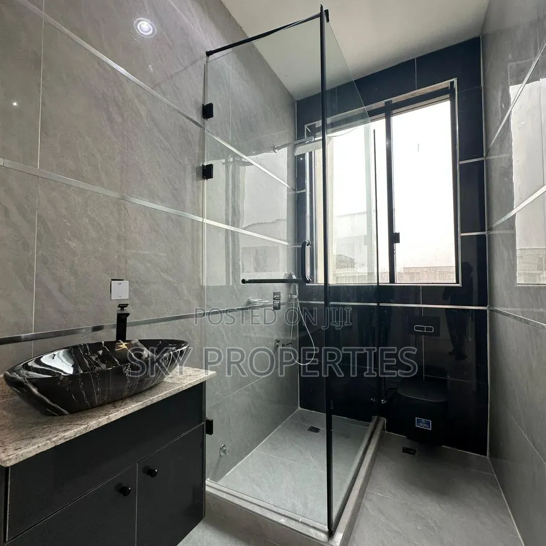 5bdrm Duplex in Off Freedom Way, Lekki Phase 1 for sale in Lekki Phase 1