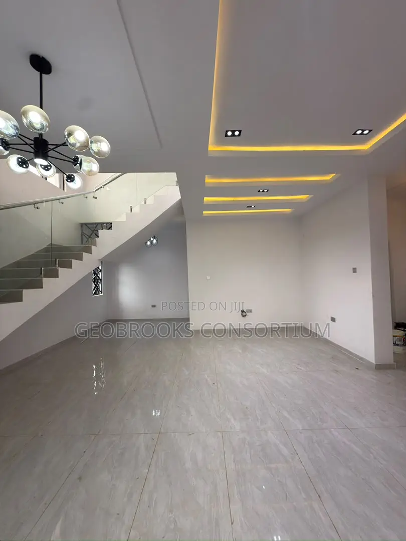4bdrm Duplex in Alalubosa Gra for sale in Alalubosa