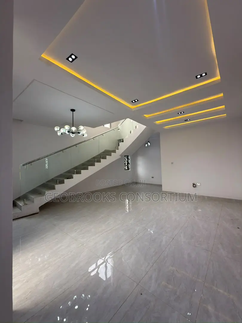 4bdrm Duplex in Alalubosa Gra for sale in Alalubosa