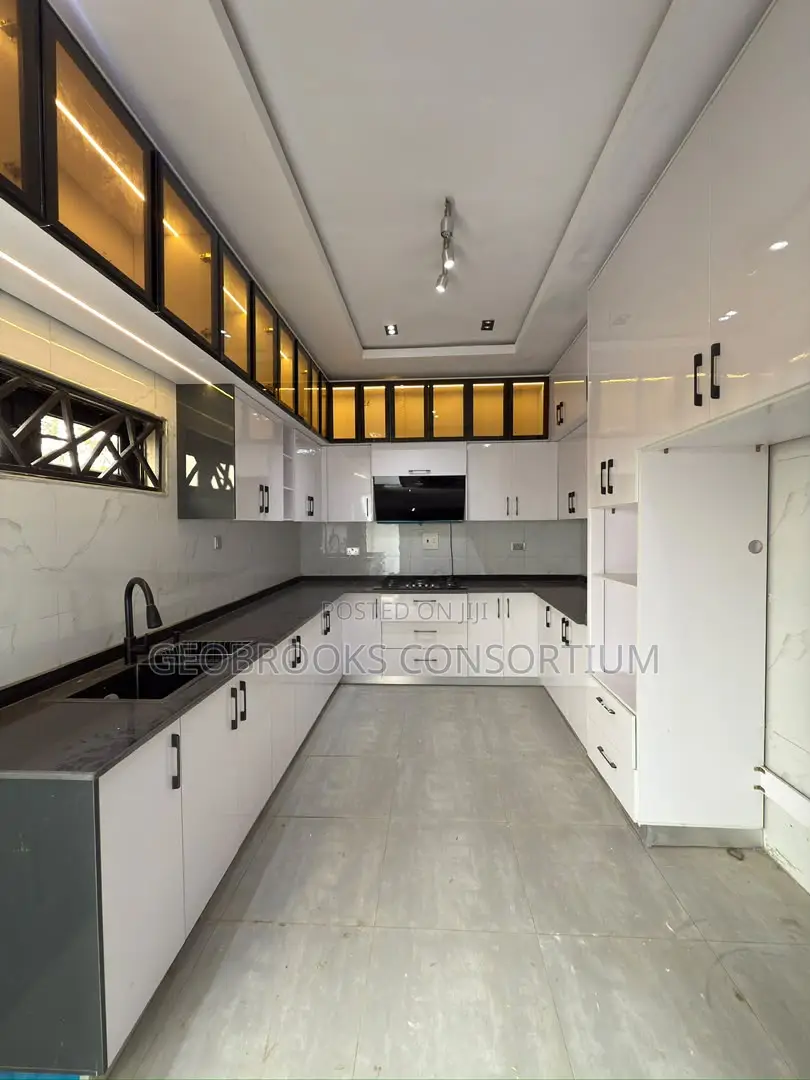 4bdrm Duplex in Alalubosa Gra for sale in Alalubosa