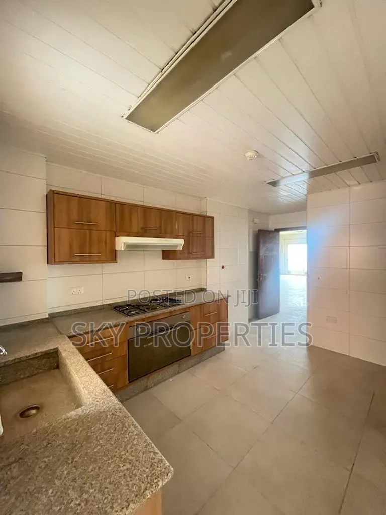 3bdrm Apartment in Banana, Old Ikoyi for sale in Old Ikoyi