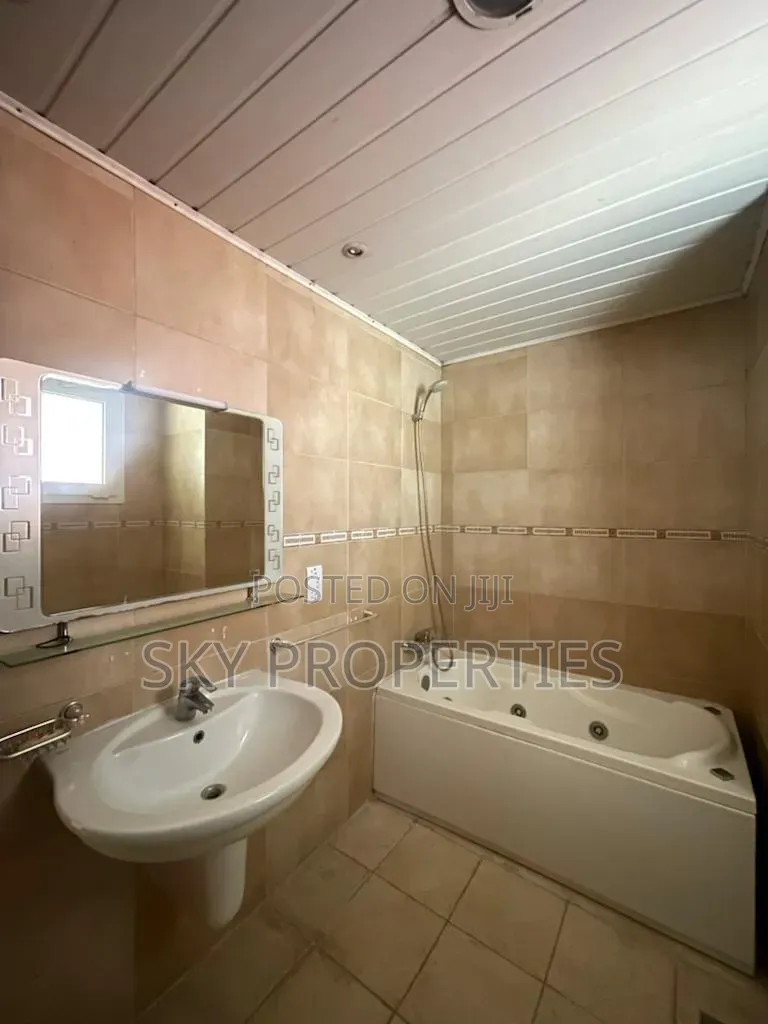 3bdrm Apartment in Banana, Old Ikoyi for sale in Old Ikoyi