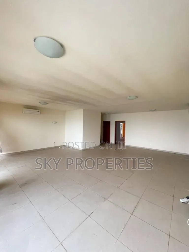 3bdrm Apartment in Banana, Old Ikoyi for sale in Old Ikoyi