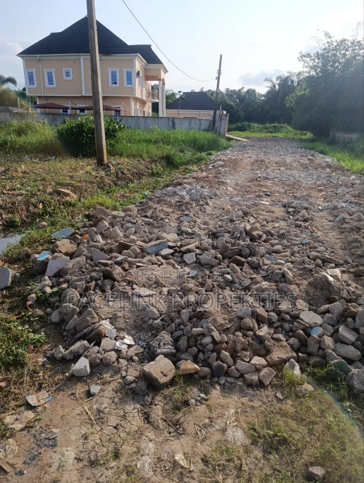 Full Plot of Land 640sqm in a Very Decent Area Close Not Too Far in Ipaja / Ipaja