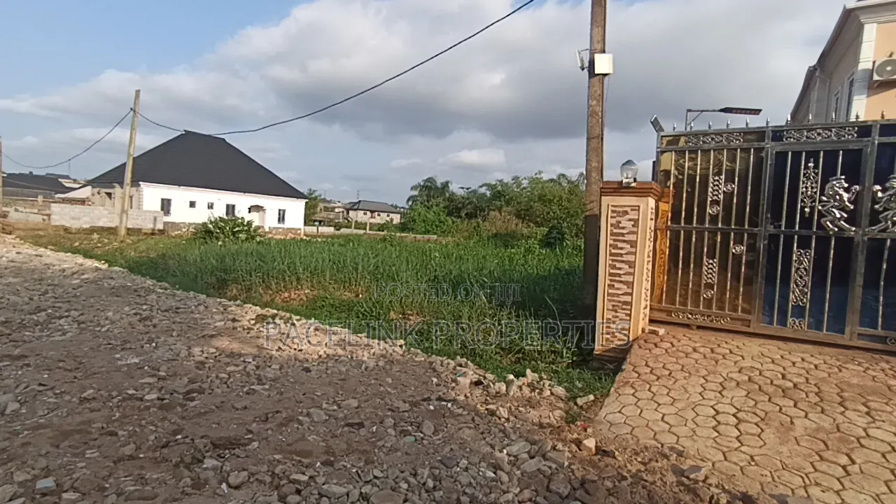 Half Plot of Land 320sqm in a Very Decent Area Close Not Too Far Ikol in Ipaja / Ipaja