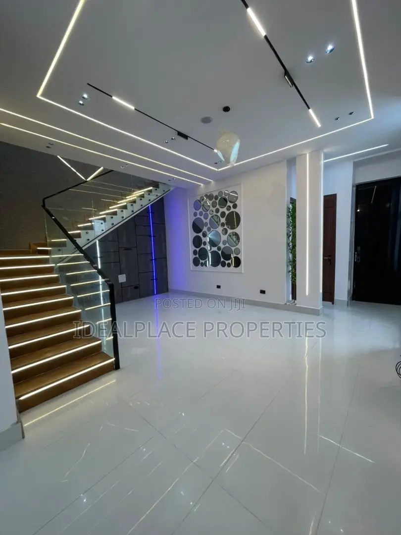 4bdrm Duplex in Ikota for sale in Ikota