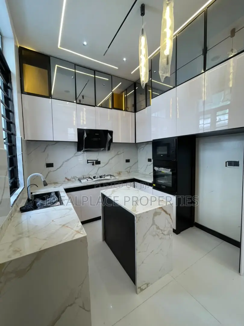 4bdrm Duplex in Ikota for sale in Ikota