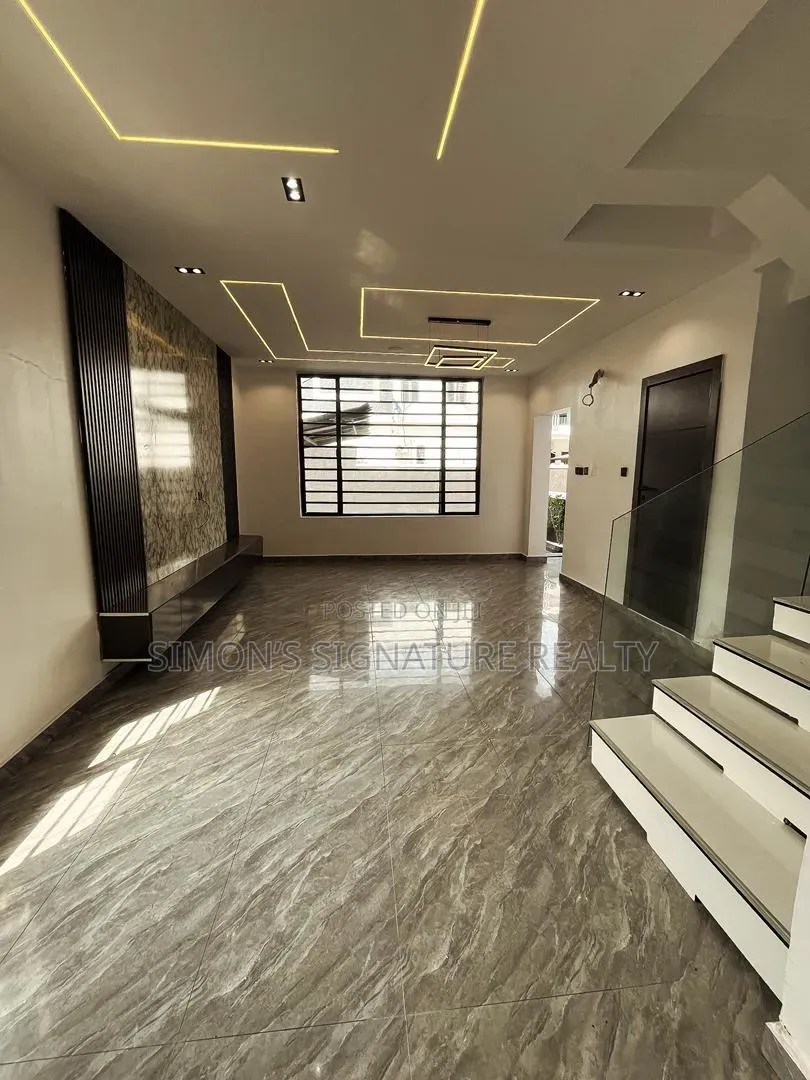 4bdrm Duplex in Chevron for sale in Chevron