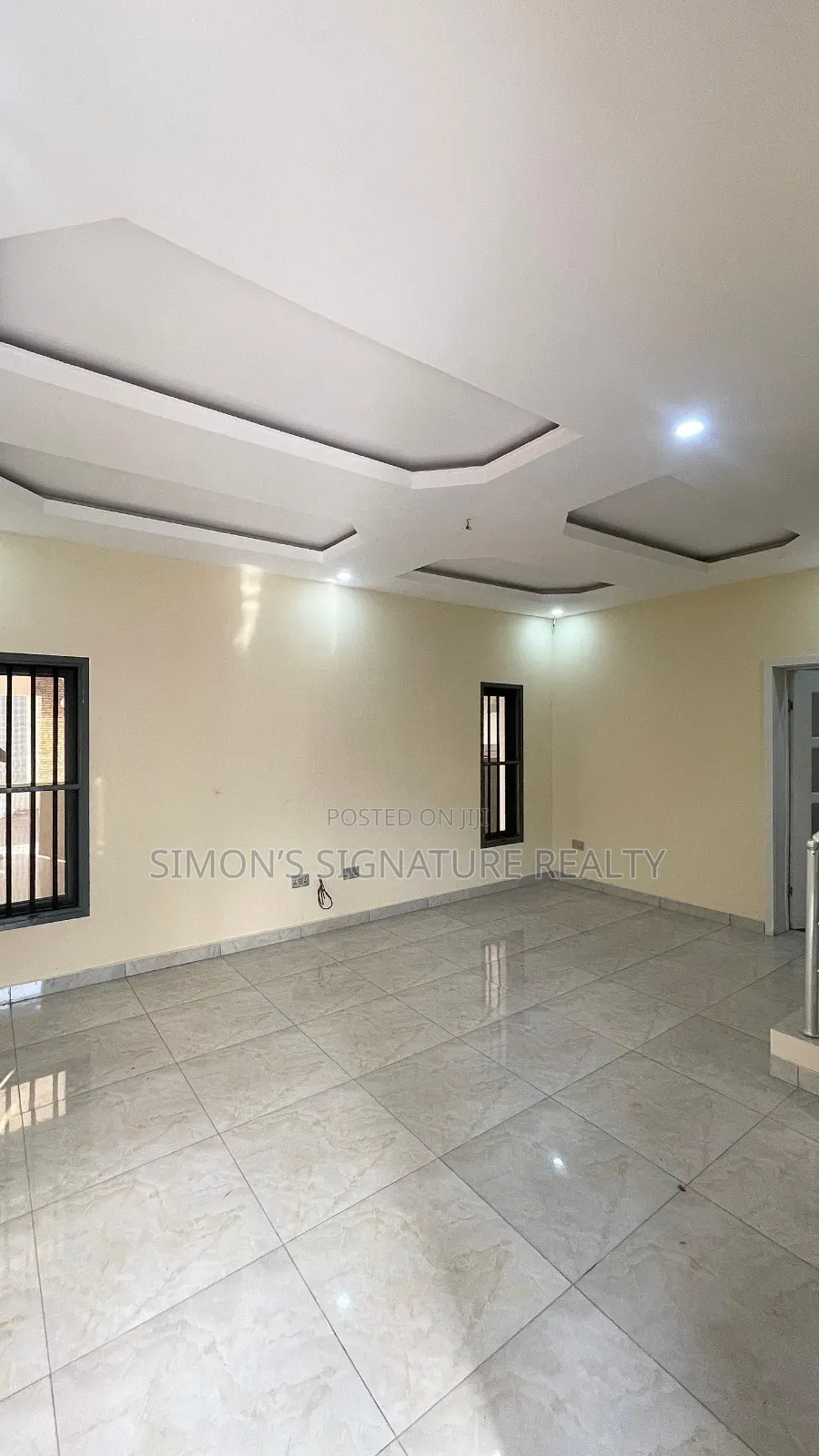 4bdrm Duplex in Chevron for sale in Chevron